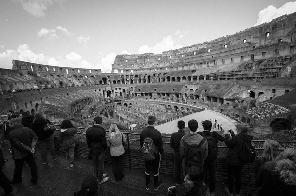 Rome students Colosseum