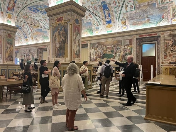 Rome Seminar participants with Dr. Steve Metzger in the Apostolic Vatican Library